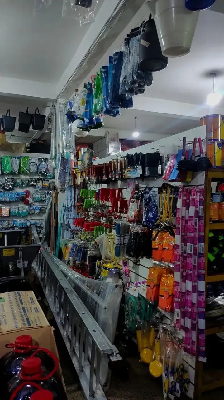 VENDE SE UMA FERRAGISTA, COM ESPAÇO AMPLO - Foto 4