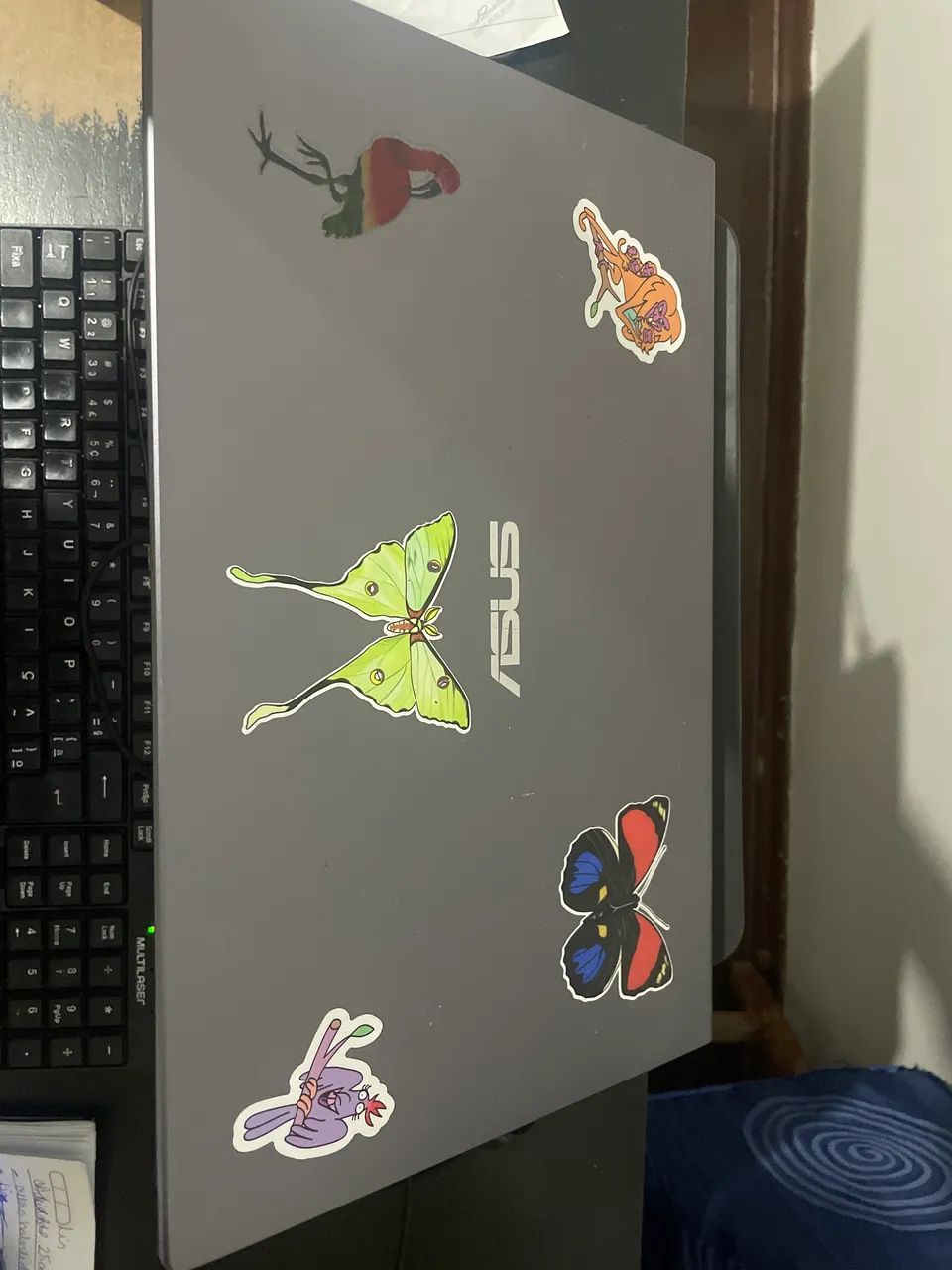 Vende se notebook usado, ideal para estudos e trabalhos adm - Foto 2