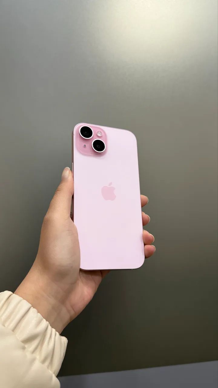 IPHONE 15 ROSA COM 128 GB SEMINOVO 
