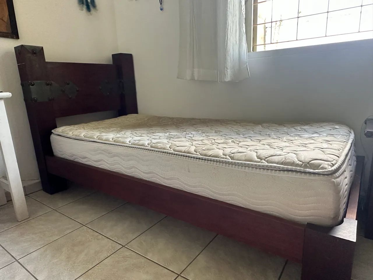 Cama de Solteiro em Mogno Maciço - Peça vintage única - Foto 2
