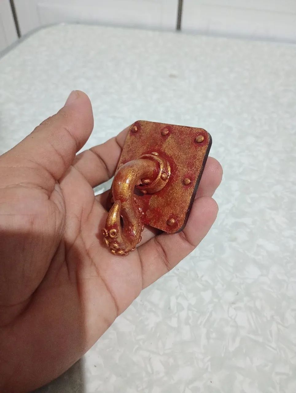 Porta colar de tentáculos 