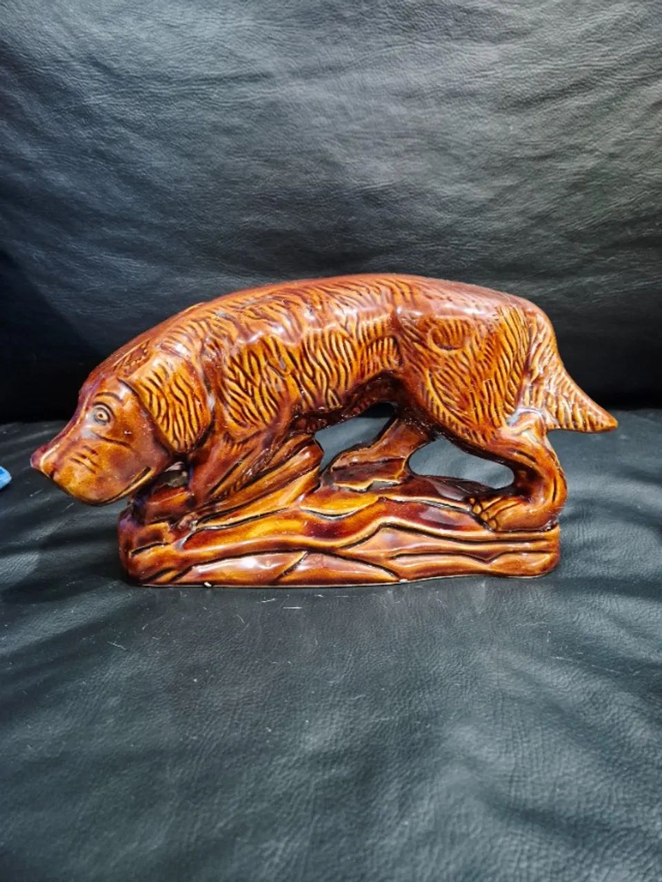 Escultura Cachorro Vintage Cerâmica Esmaltada Marrom 28cm
