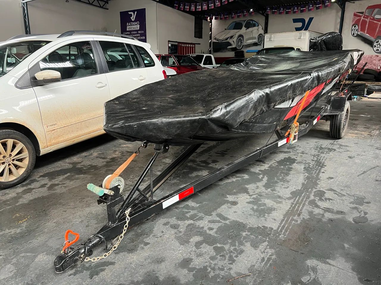 Tralha de pesca  Yamaha 25 pego carro na troca - Foto 2