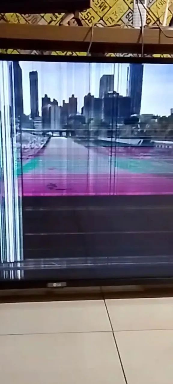 TV LG  4K COM DEFEITO  - Foto 3