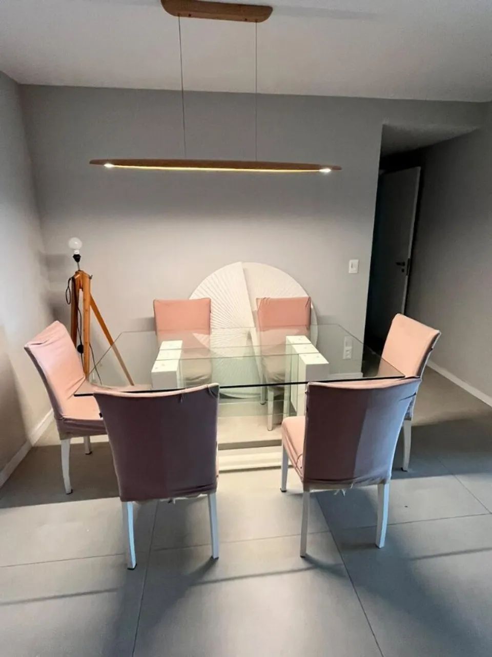 mesa de jantar com 6 cadeiras - Foto 2
