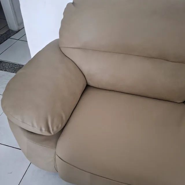 Vendo jogo de sofá de 2 (1,60 m) e 3 lugares (2 m) em couro sintético.  - Foto 3