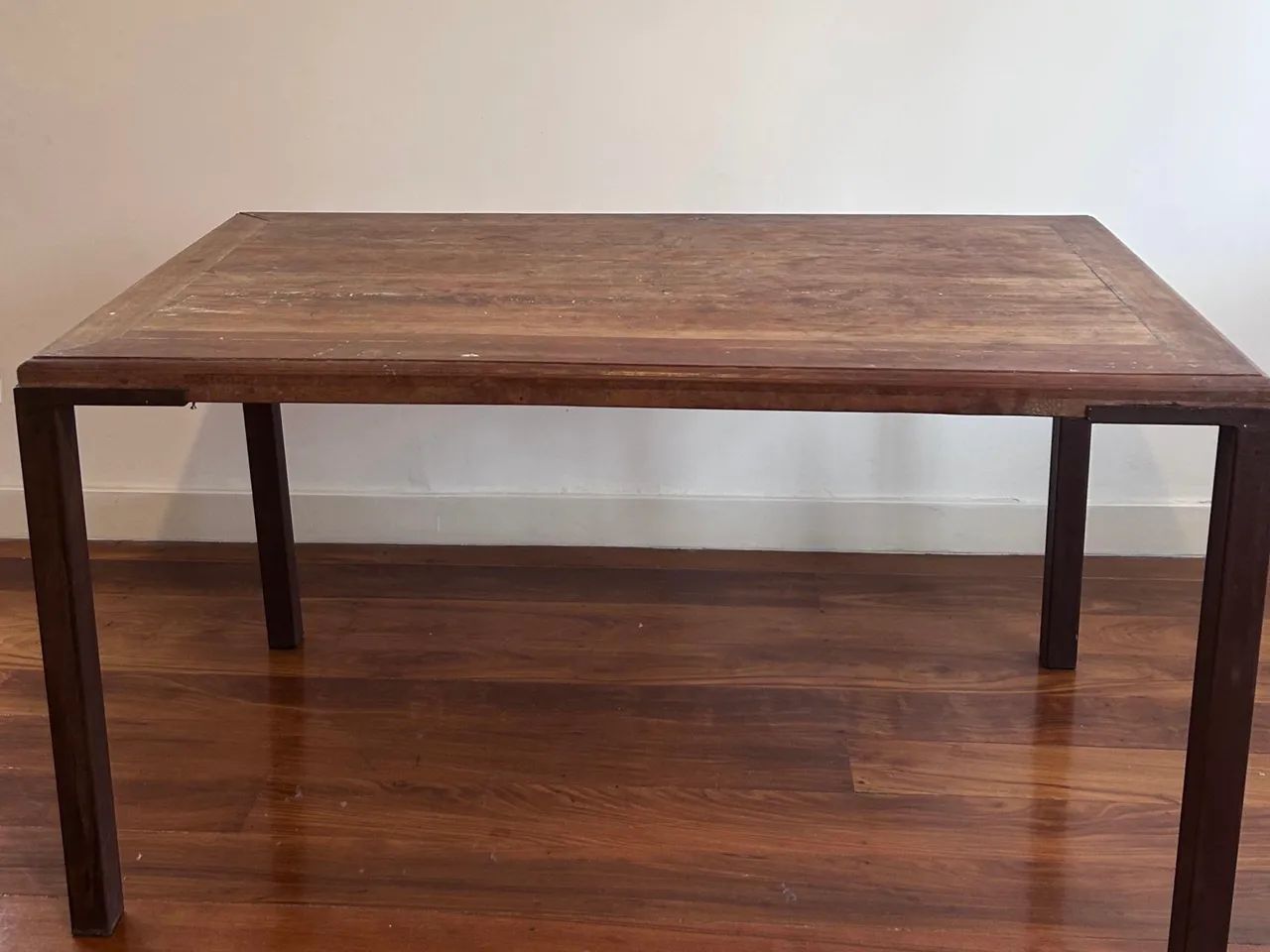 Mesa de Jantar 4 Pés de Ferro