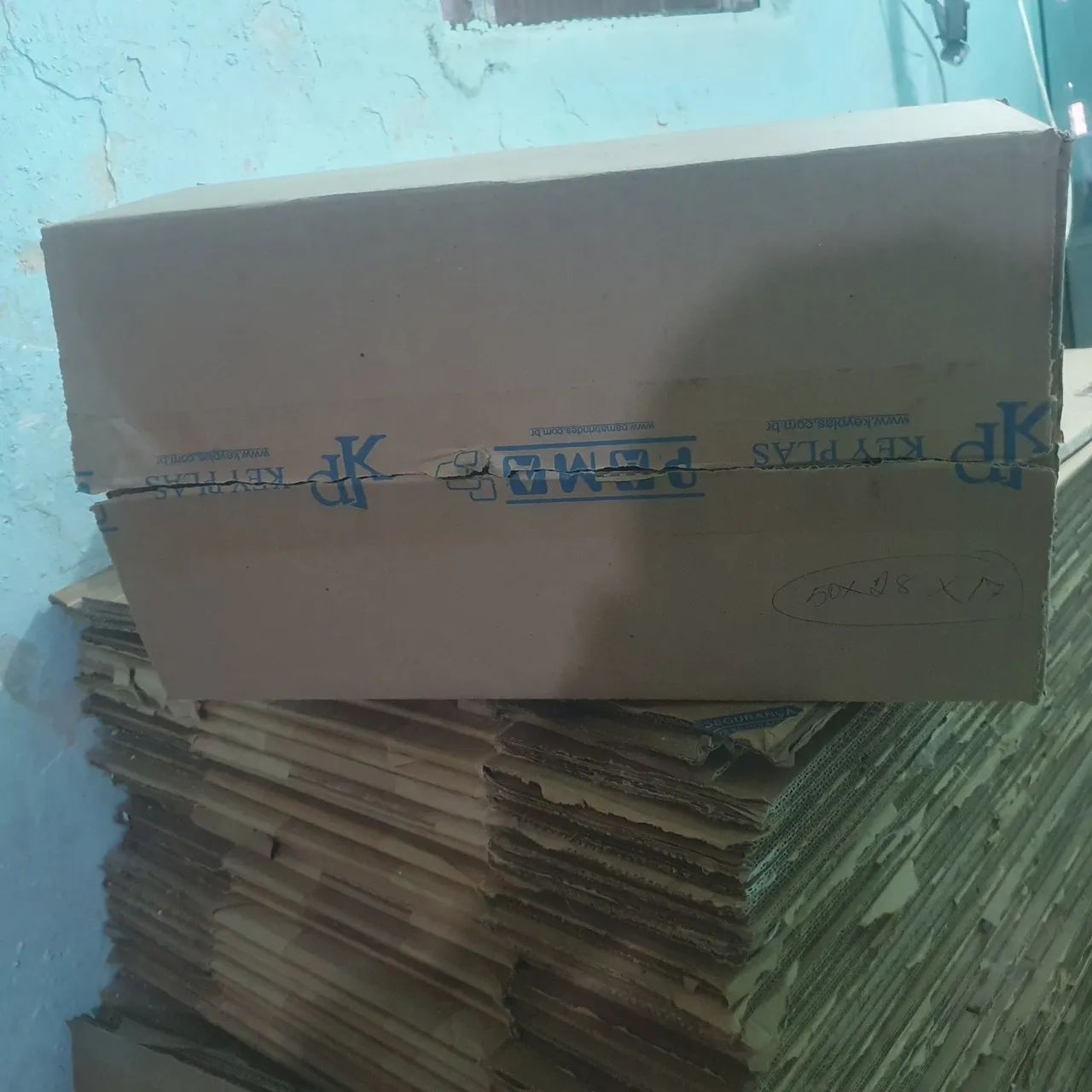 Caixa de papelão para transporte . - Foto 2