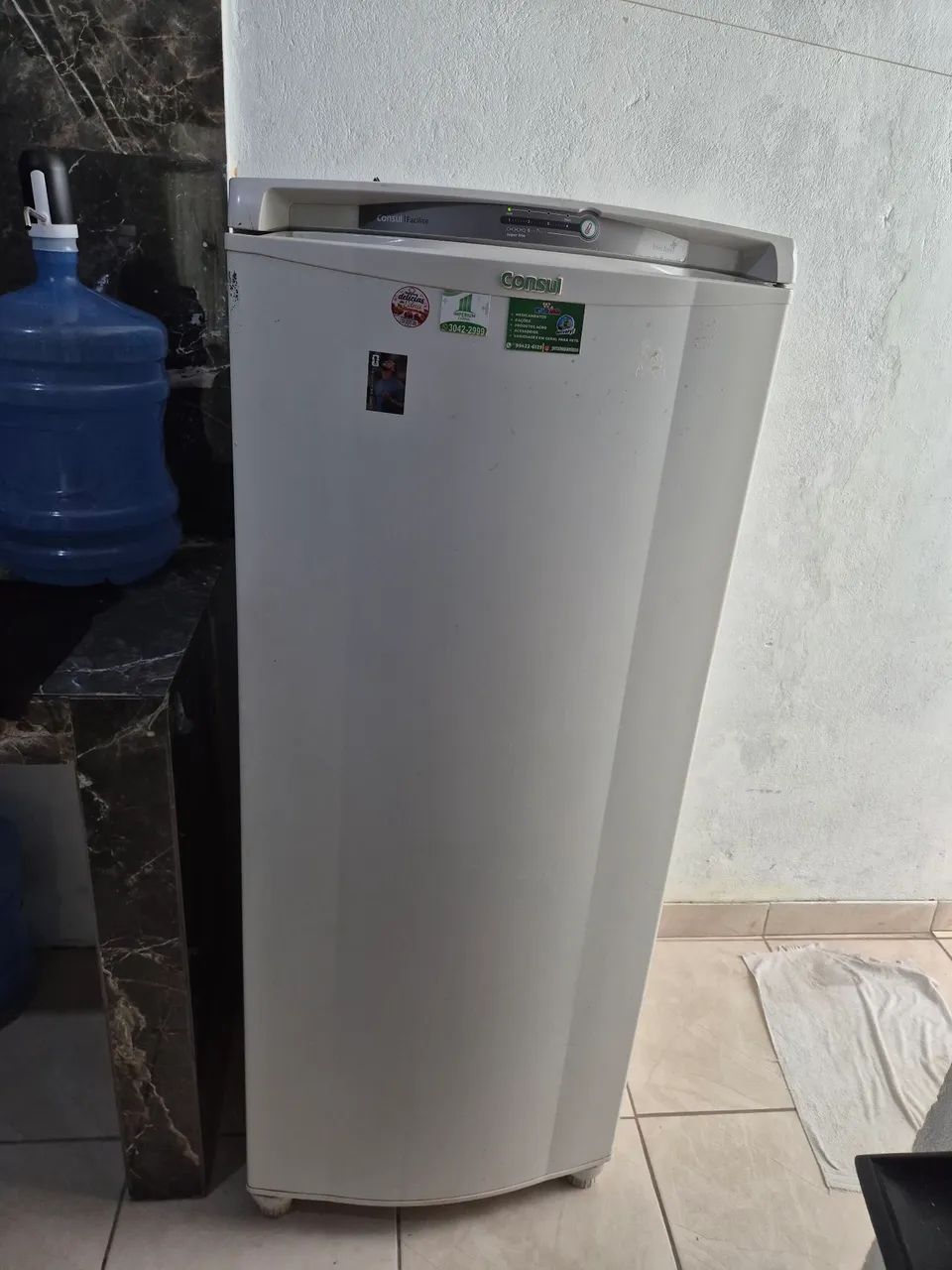 Vendo geladeira quebra galho.