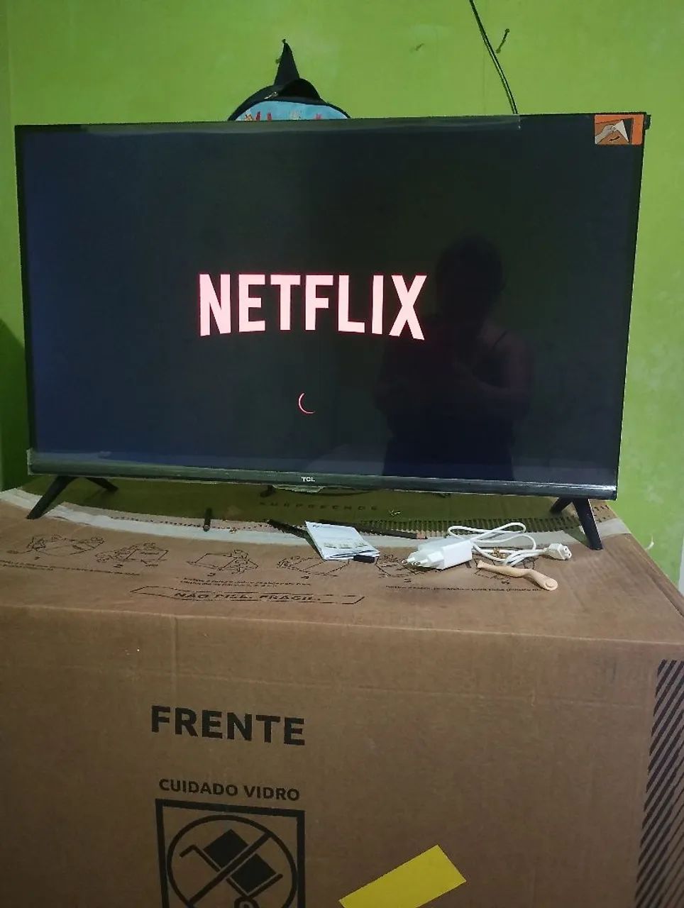Vendo tv tCL 36 polegada pega whafai tá zerada tem nota fiscal  - Foto 2