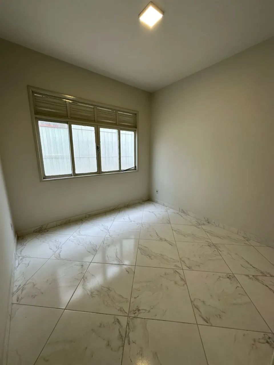 Prédio/Edifício contendo 2 aptos 4 Qts sendo 1 St com quintal