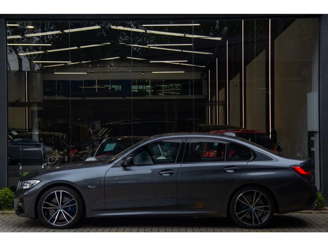 BMW Série 3 330E M Sport 2.0 Turbo Híbrido AU, foto 5 de 15