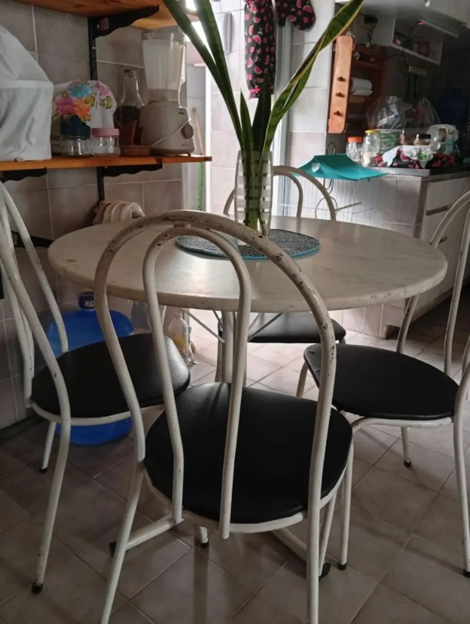 Mesa tubular com tampo de mármore  - Foto 2
