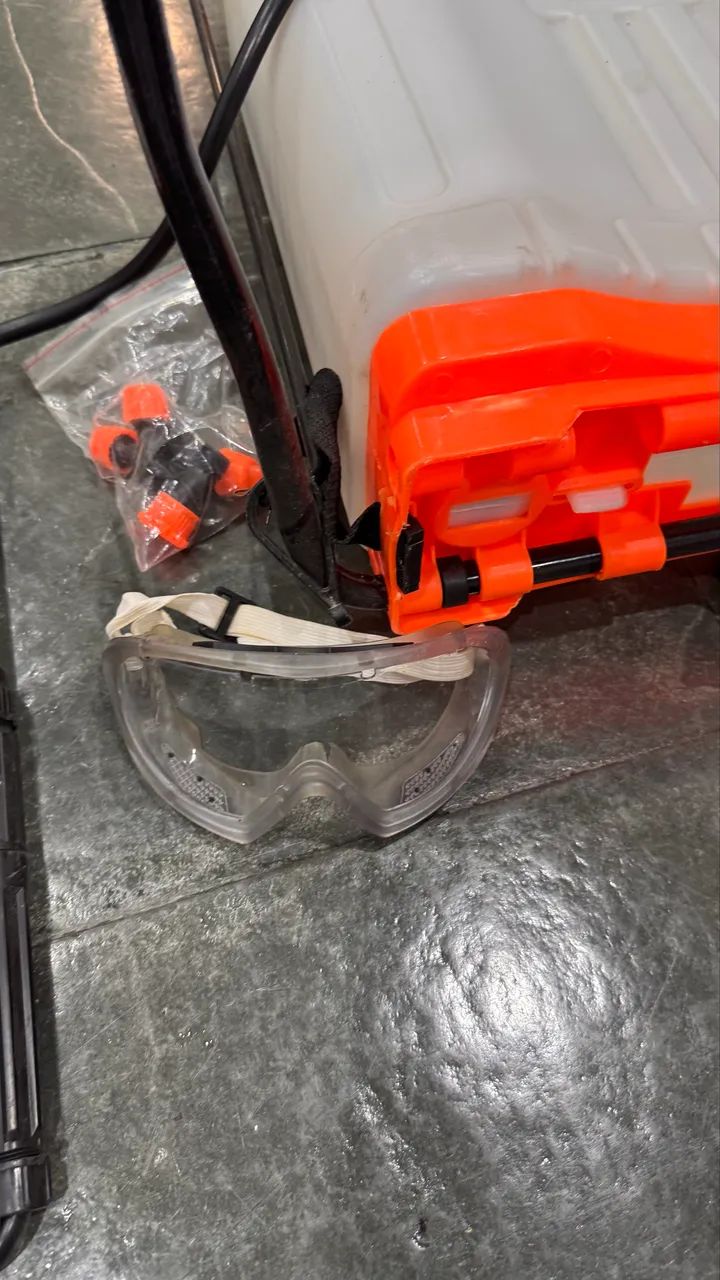 Pulverizador Costal 20l C/ 4 Bicos Gp2000 Intech Machine com máscara e óculos  - Foto 2