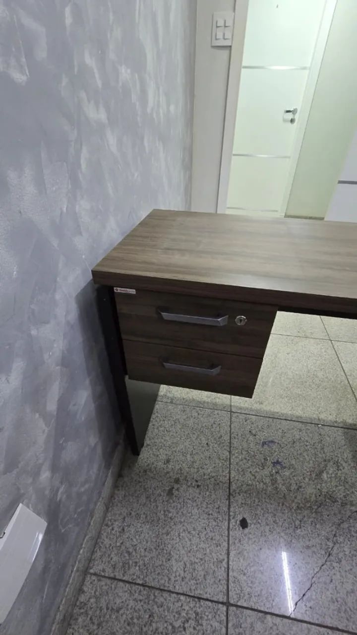 Mesa com extensão e gaveteiro - Foto 3