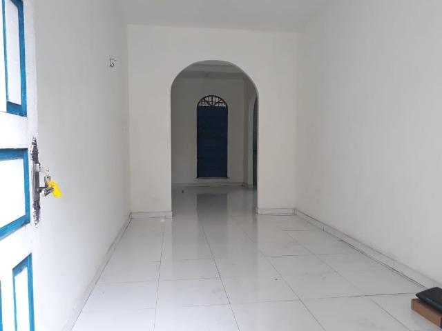 Alugo Casa no Parque 10 com 1 Quarto, Fica bem no Centro do Parque 10