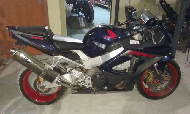 Sucata de moto para retirada de peças CBR 900 2001