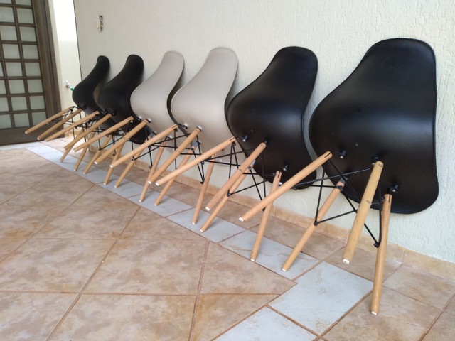 Mesa com jogo de 6 cadeiras Charles Eames (entrega por minha conta na região de Ourinhos) - Foto 4