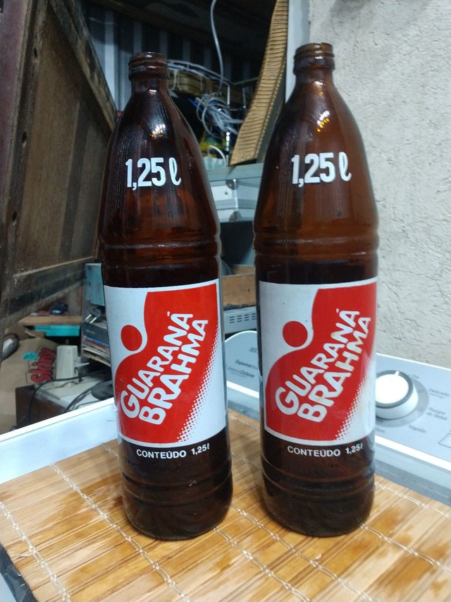 Duas garrafas guaraná Brahma coleção 