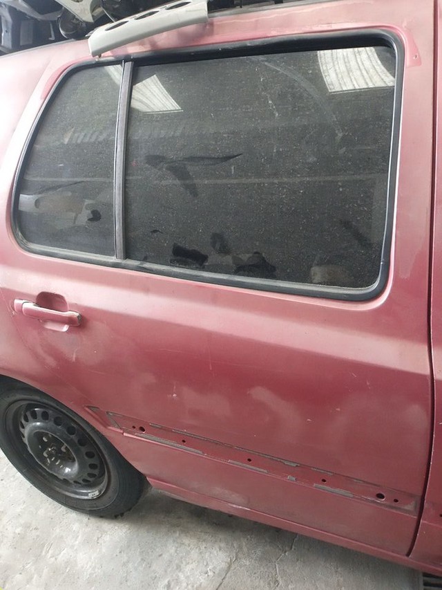 Porta traseira direita GOLF 96.