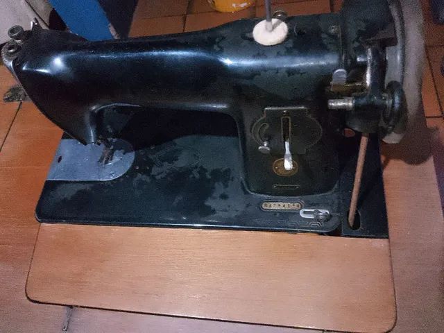 Vendo máquina de costura antiga Singer - Foto 5