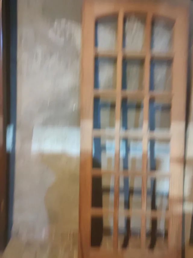 Porta madeira maciça vidrinho - 1 angelim e outra tauari - Foto 4