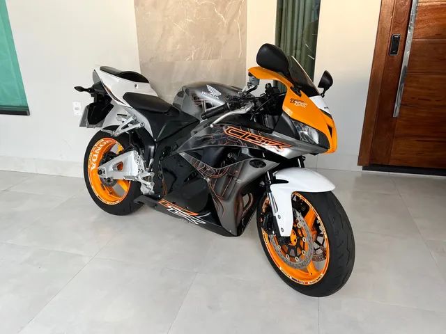 r15 under 1.5 lakh