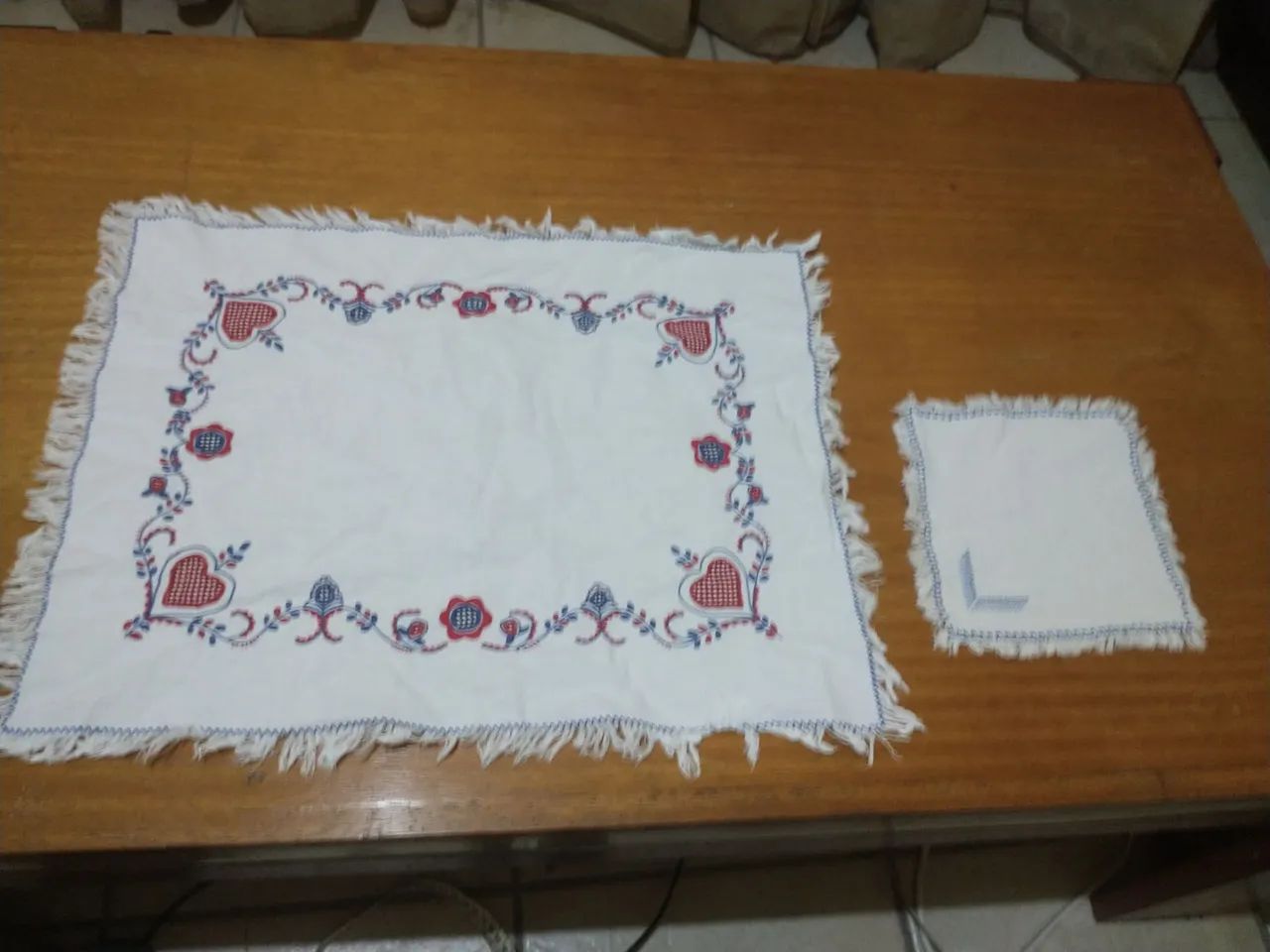 Toalha de mesa e porta copo