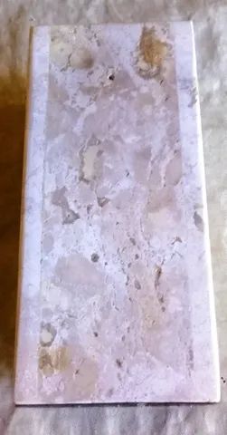 Exuberante Vaso em mármore com Aplique em Bronze dourado no feitio de Flor *Peça assinada - Foto 3