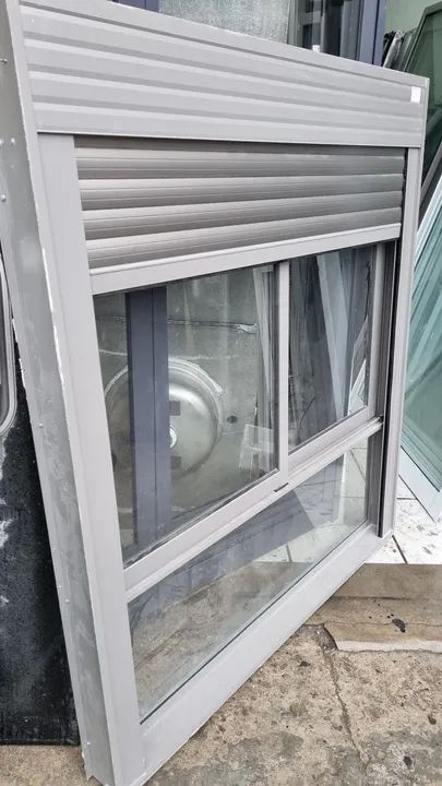 Janela Lidinese com persiana vidro Laminado 10mm - Foto 4