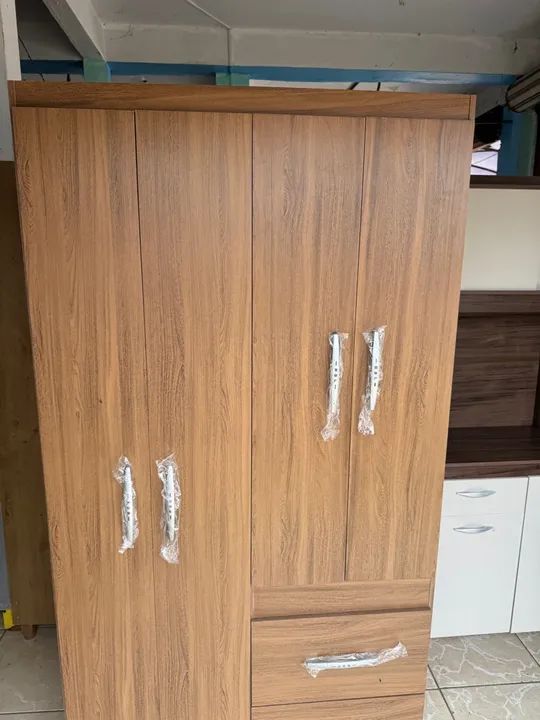 Guarda-roupa 4portas com 2 gaveta  - Foto 4