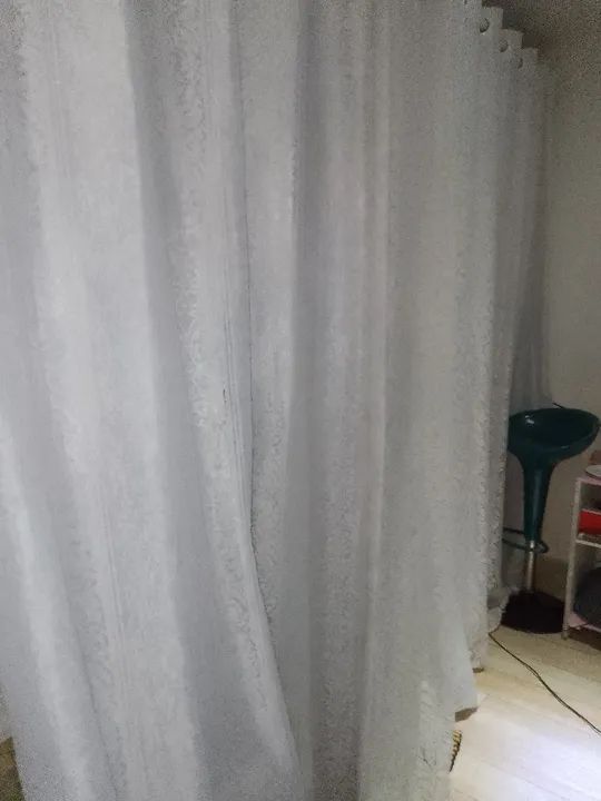 Vendo 1 par de cortina de renda 