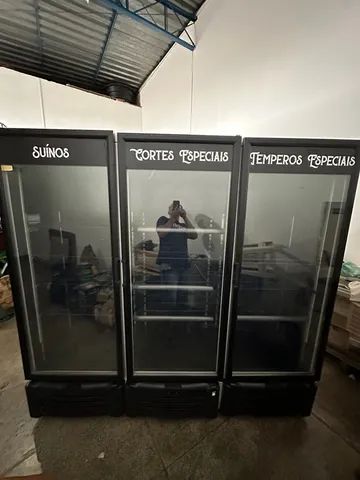 Expositor vertical refrigerado 3 portas