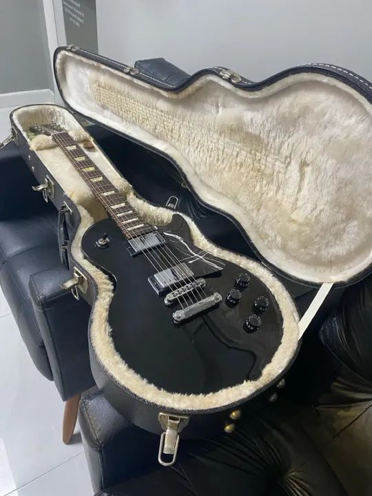 Gibson Studio 2011