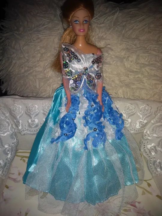 BARBIE COM VESTIDO AZUL - Foto 2
