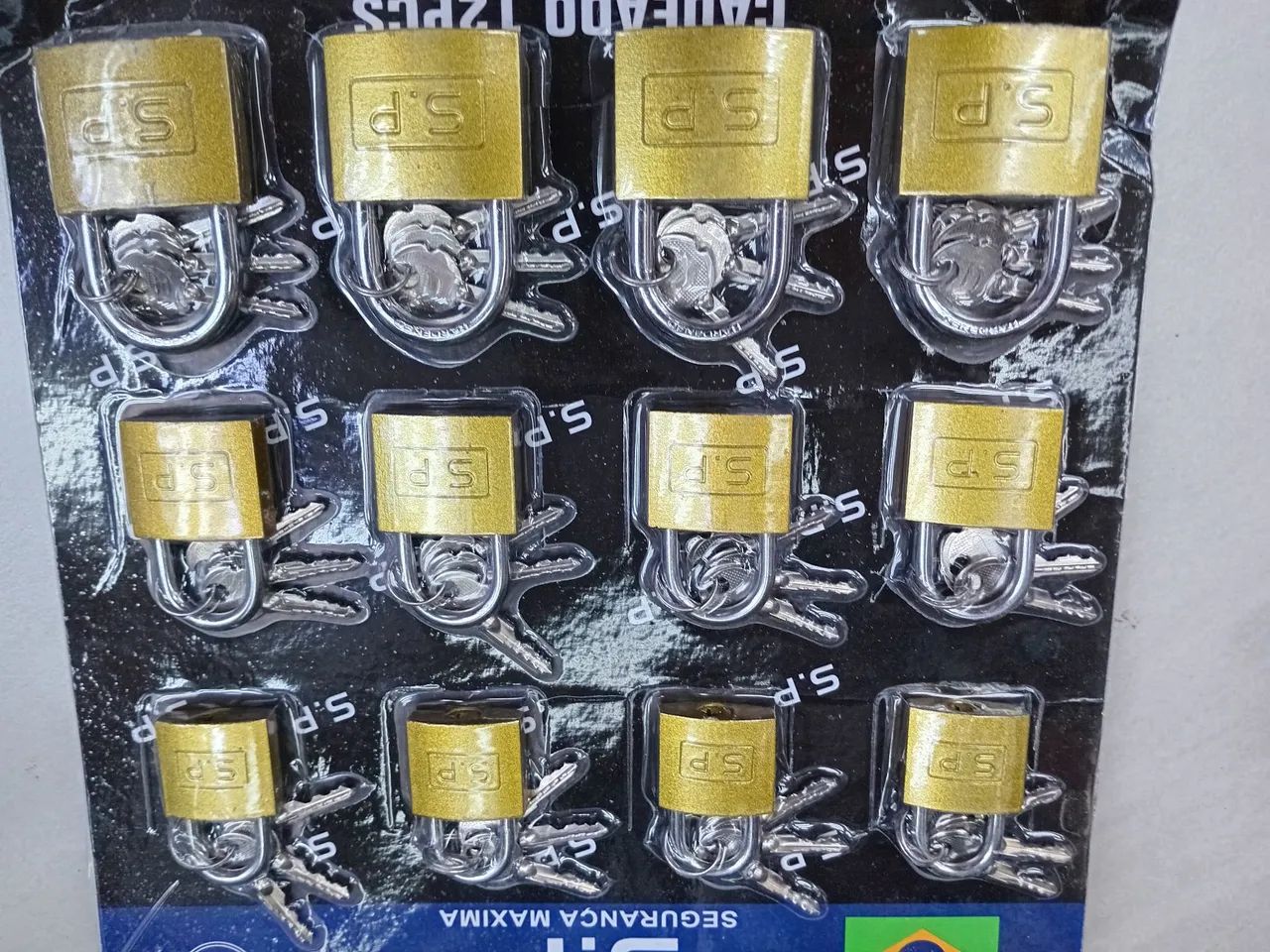 Cadeados 12 peças P M G com 3 chaves produto novo