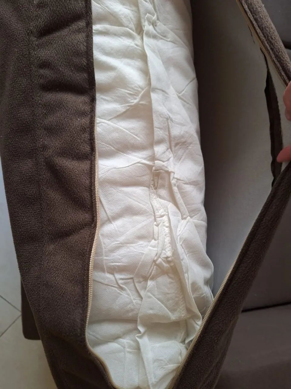 VENDO SOFÁ (+2 PUFFS DE BRINDE) TOK&STOK RETRÁTIL DE 3 LUGARES - Foto 5