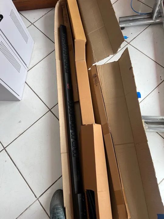 Régua de Distribuição de Energia em Rack PDU Básica 0u 30a 
