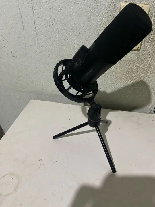 Microfone Dinâmico Usb Fifine K658 Rgb Unidirecional