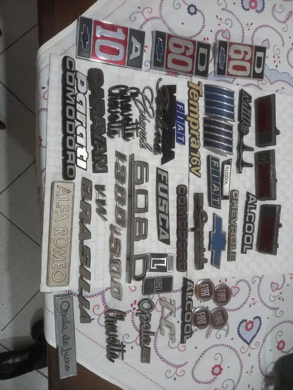 Lote de emblemas de carros antigos