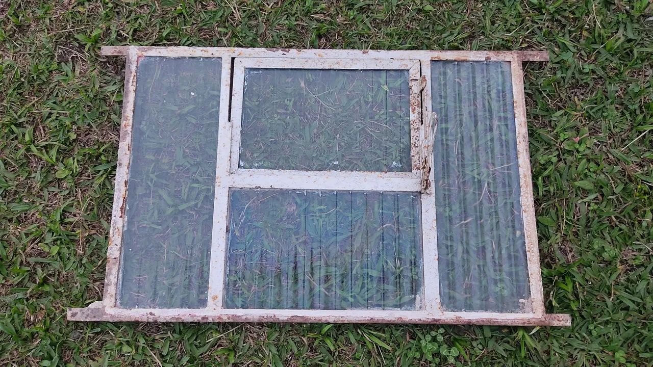 Janela de Ferro com Vidro R$ 60,00