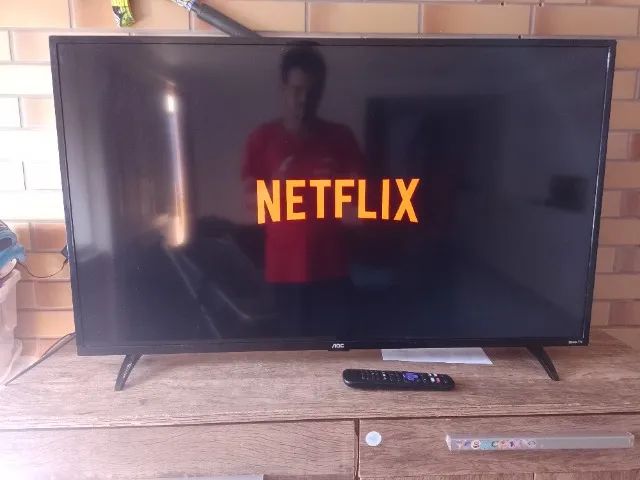 Smart TV 43? Completa Full HD DLED AOC com sistema operacional Roku, processador Quad C - Foto 3
