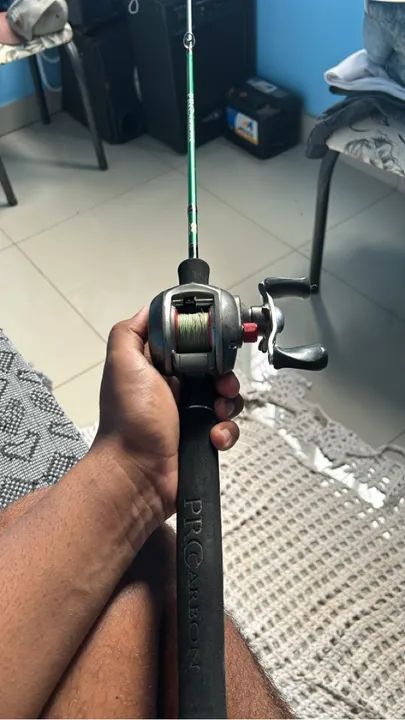 Conjunto de Vara e Carretilha de Pesca