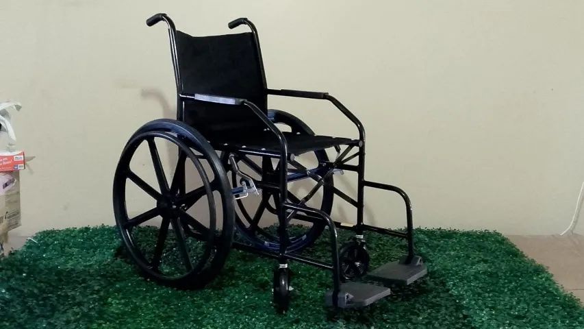 Cadeira de Rodas Passeio Novas - leia descrição.