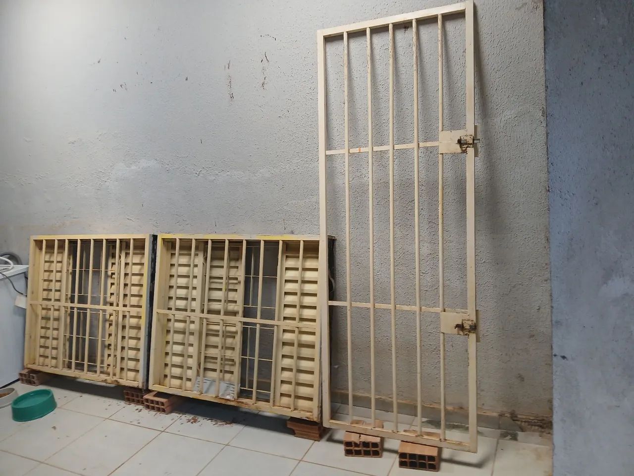 grade e janelas com grades