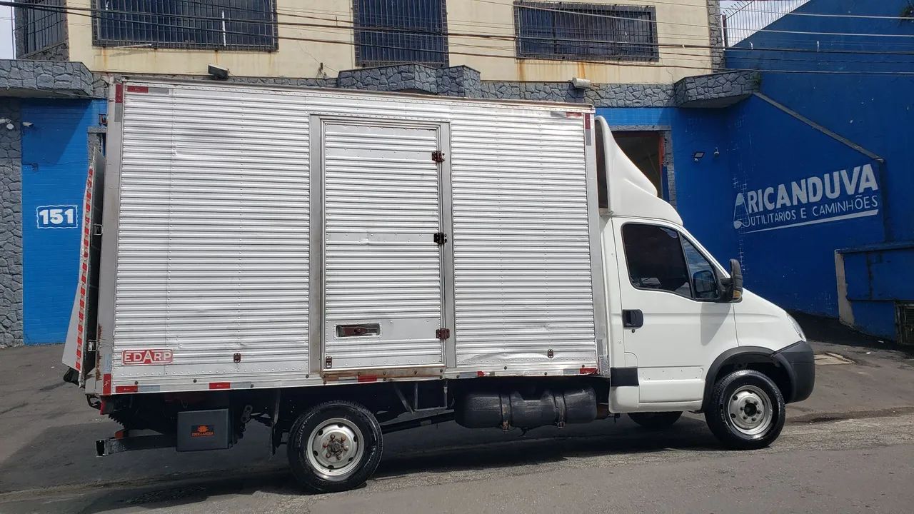 Iveco Daily 35S14 2019 - Baú c/ plataforma - Foto 5