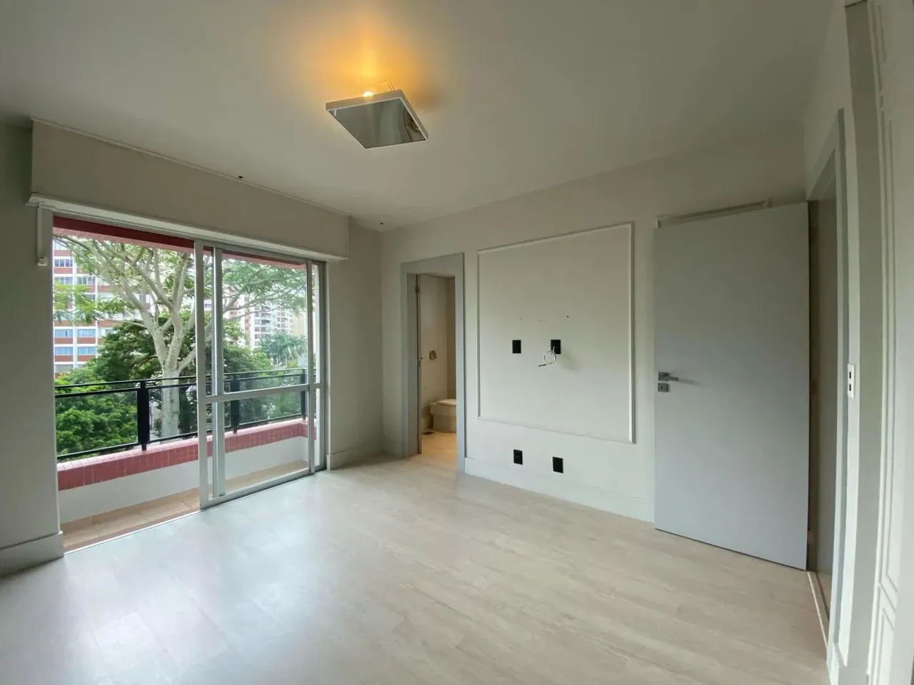 Apartamento para Venda em Florianópolis, Centro, 3 dormitórios, 1 suíte, 4 banheiros, 2 va
