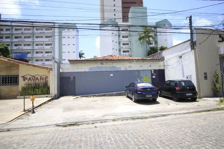 Casa Comercial para aluguel com 345m2 com 9 salas 4 vagas em casa Forte - Recife - PE