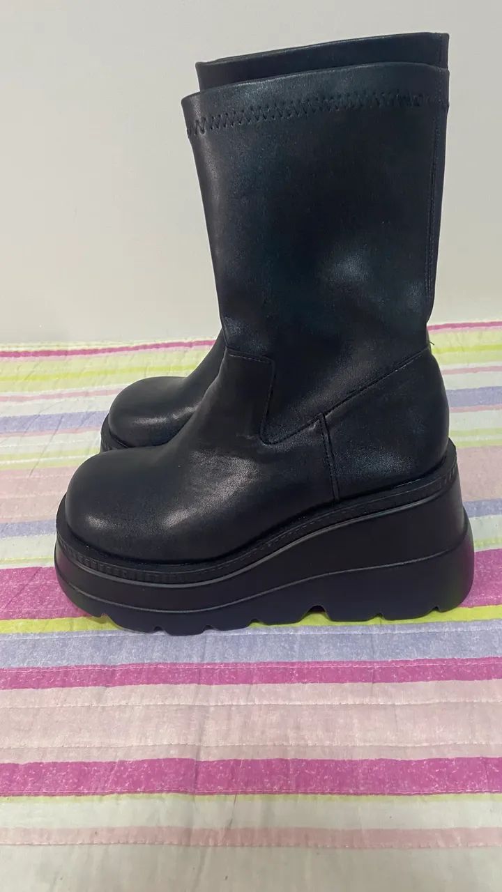 Bota plataforma cano médio  - Foto 3