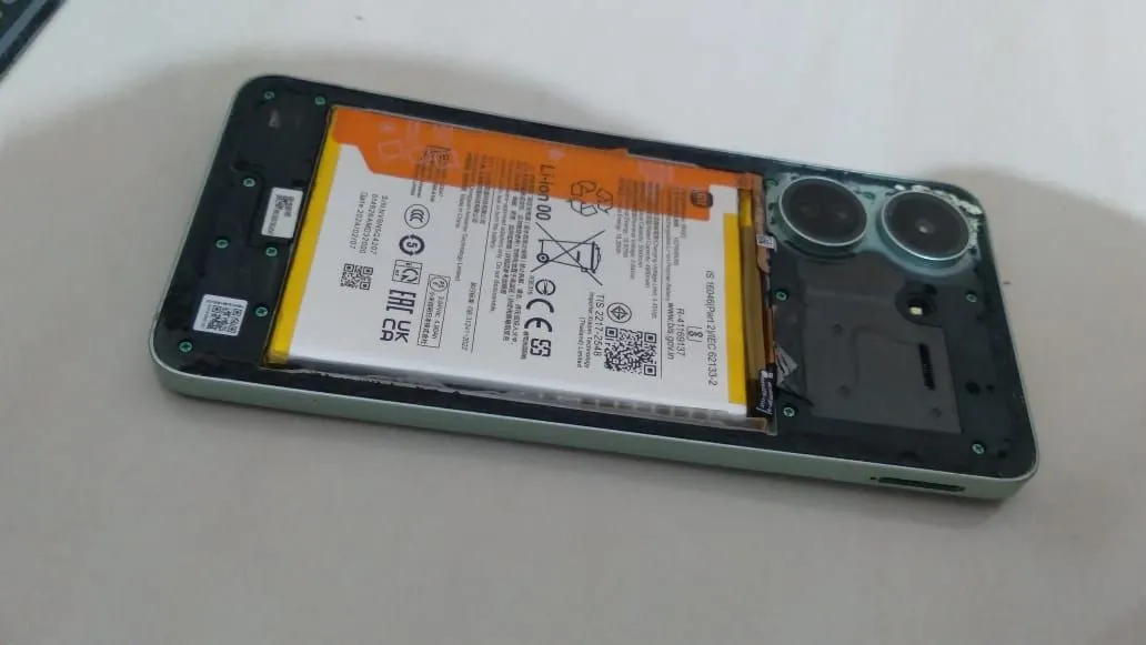 Xiaomi 13C . Tá parado. Por 90 reais